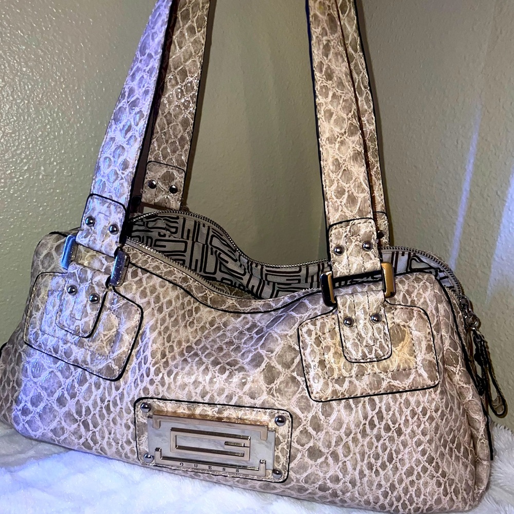 2000’s Guess bag snakeprint vintage Y2K handbag